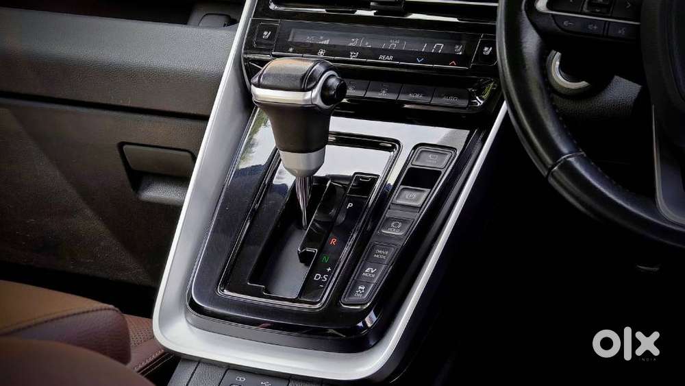 Toyota Innova Hycross 2.0 Zx (o) Hybrid 7 Str, 2024, Petrol