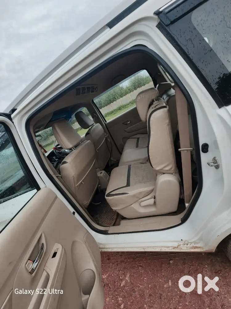 Maruti Suzuki Ertiga Vxi 2025