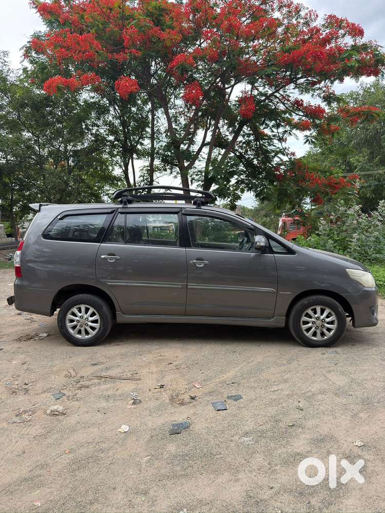 2012 Toyota Innova 2.5 V Diesel  7 Seater  Well Maintened