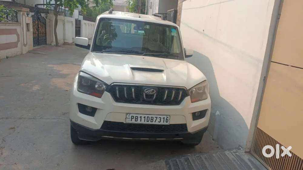 2016 Mahindra Scorpio S10