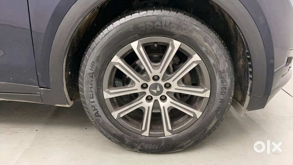 Mahindra Xuv700 2.0 Ax 7 Petrol Mt Str, 2022, Petrol