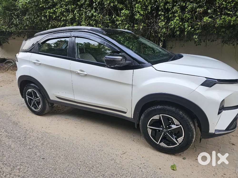 Tata Nexon  Ev Emp Top Lr 2024