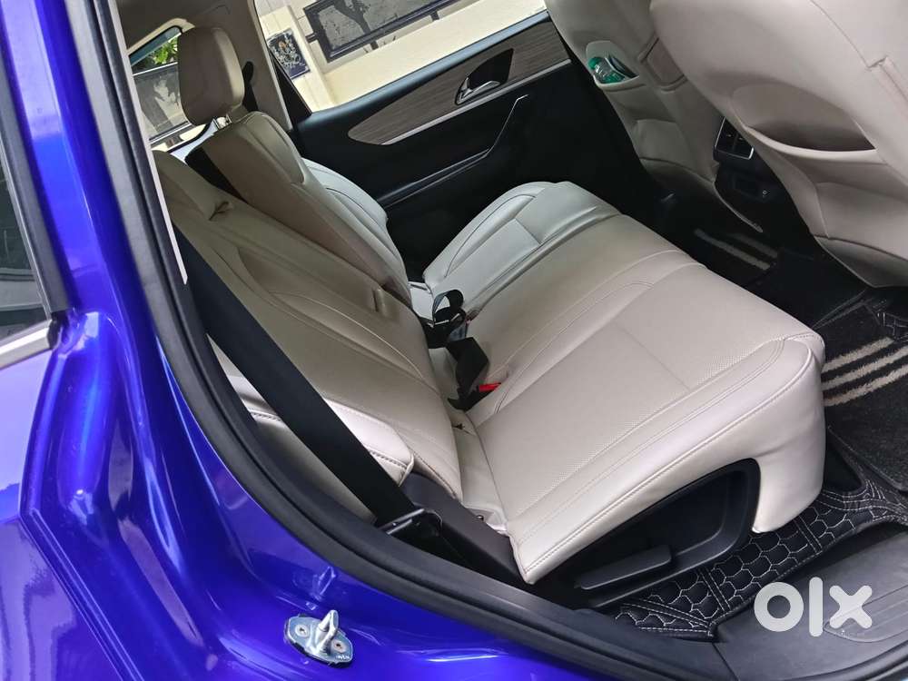 Mahindra Xuv700 2.0 Ax 7 Petrol At Luxury Pack Str, 2025, Petrol