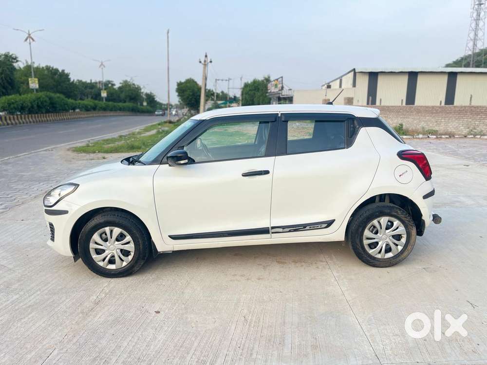 Maruti Suzuki Swift Vxi + Manual, 2022, Petrol