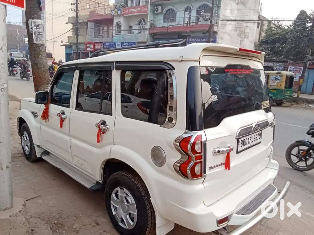 Mahindra Scorpio S6