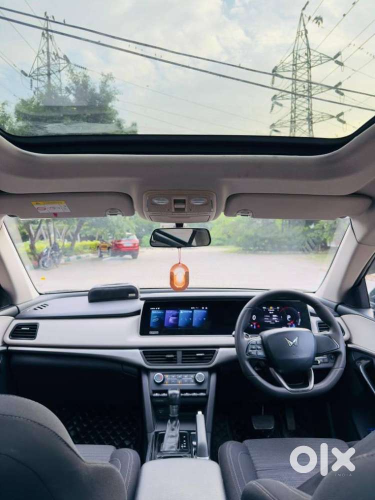 Mahindra Xuv700 2.2 Ax 5 Diesel At 7 Str, 2022, Diesel