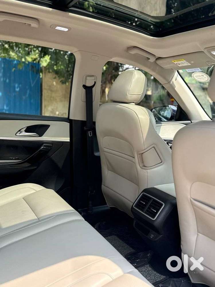 Mahindra Xuv700 2.0 Ax 7 Petrol At Str, 2024, Petrol