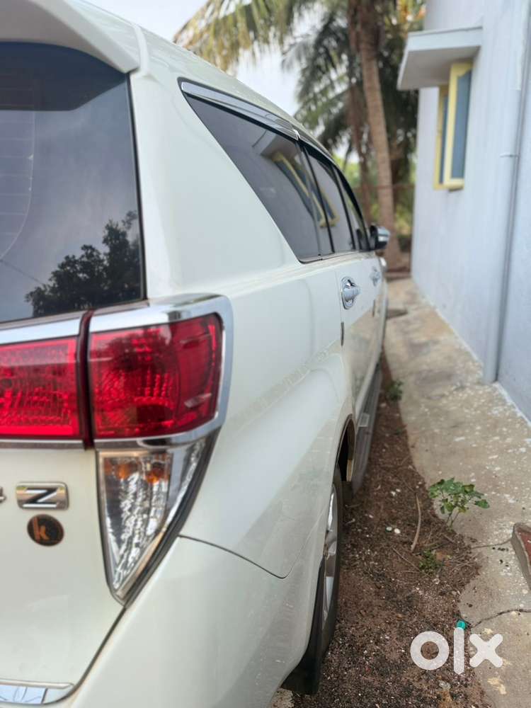 Toyota Innova Crysta Crystal White