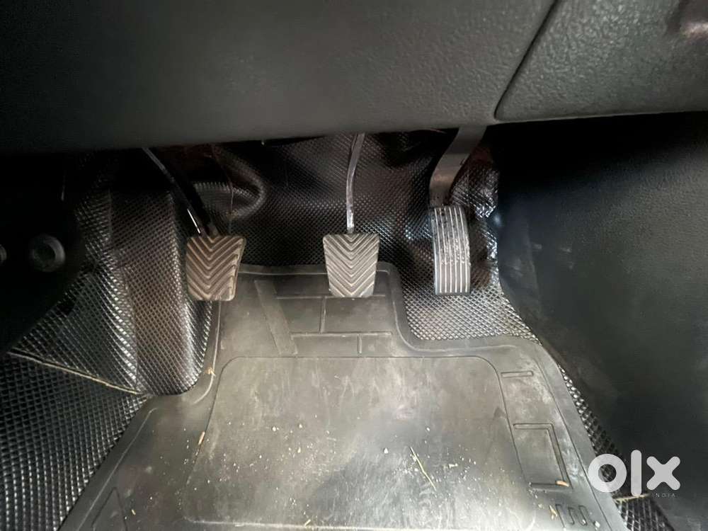 Hyundai Venue 2022 Petrol 25800 Km Driven