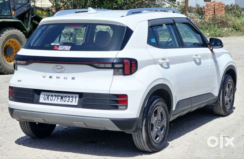 Hyundai Venue Sx Mt, 2023, Petrol