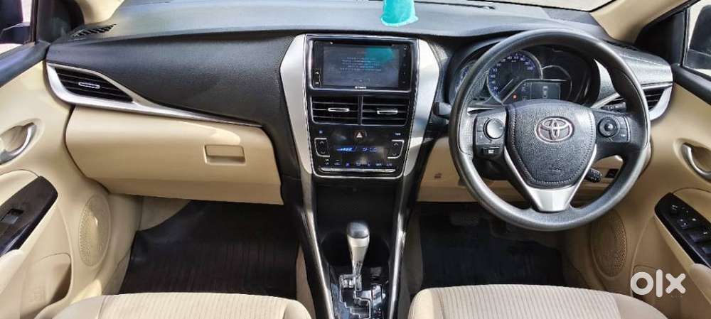 Toyota Yaris V Cvt, 2018, Petrol