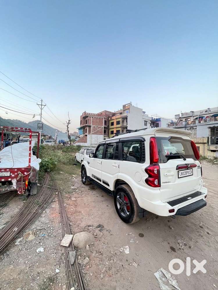 Mahindra Scorpio 2016 Diesel Well Maintained
