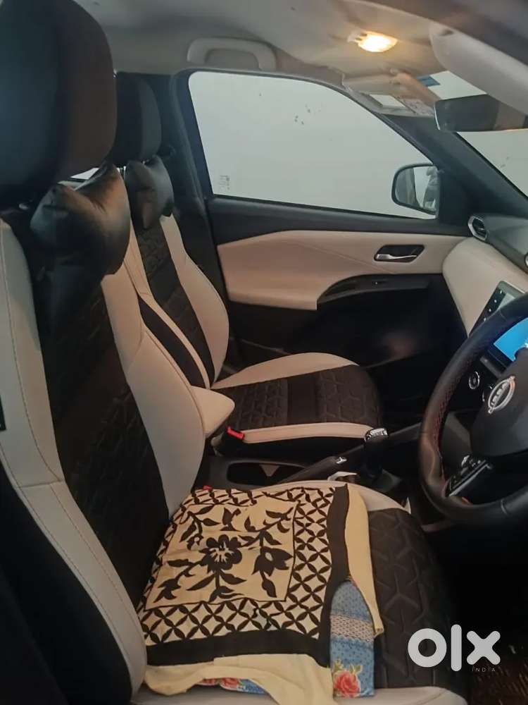 Nissan Magnite Tekna 2025 Petrol Automatic