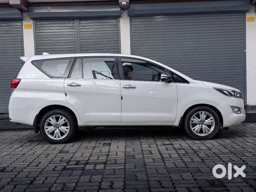 Toyota Innova Crysta 2.8z Automatic, 2016, Diesel