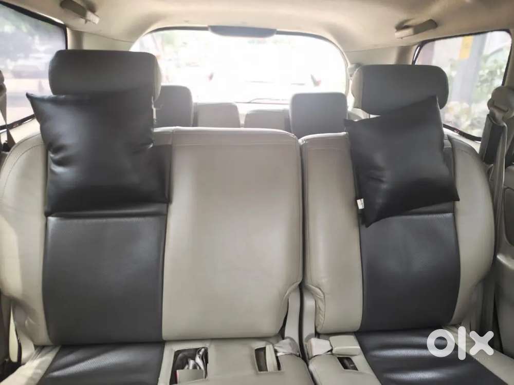Toyota Innova 2.5 V 2013 Excellent Condition Low Kilometers (93000km)