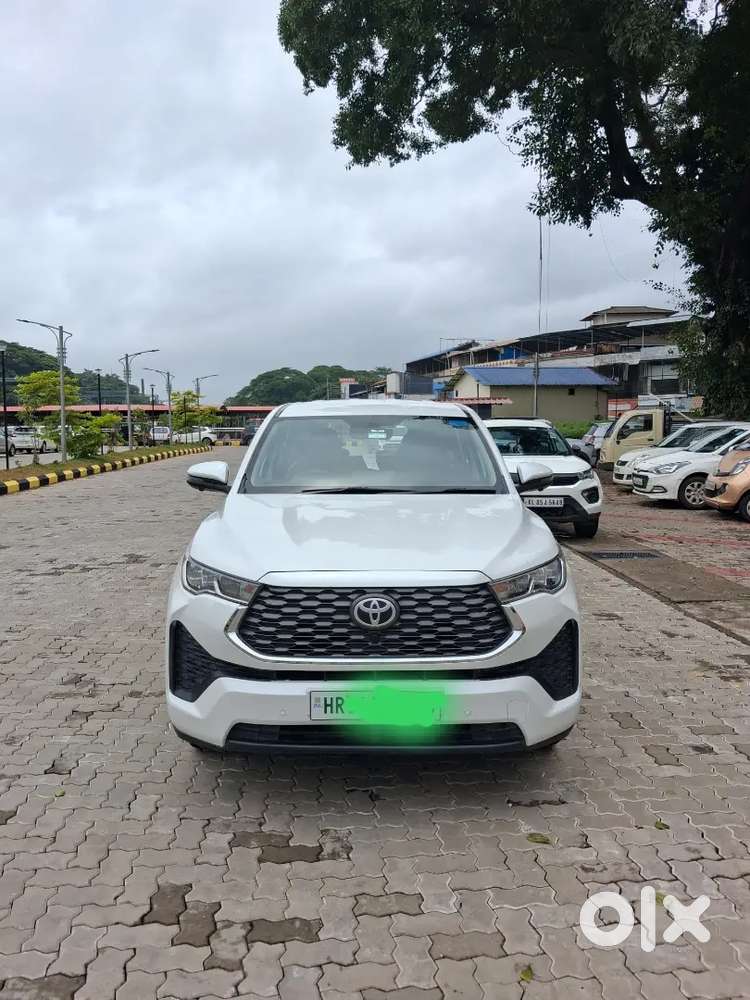 Toyota Innova Hycross 2023