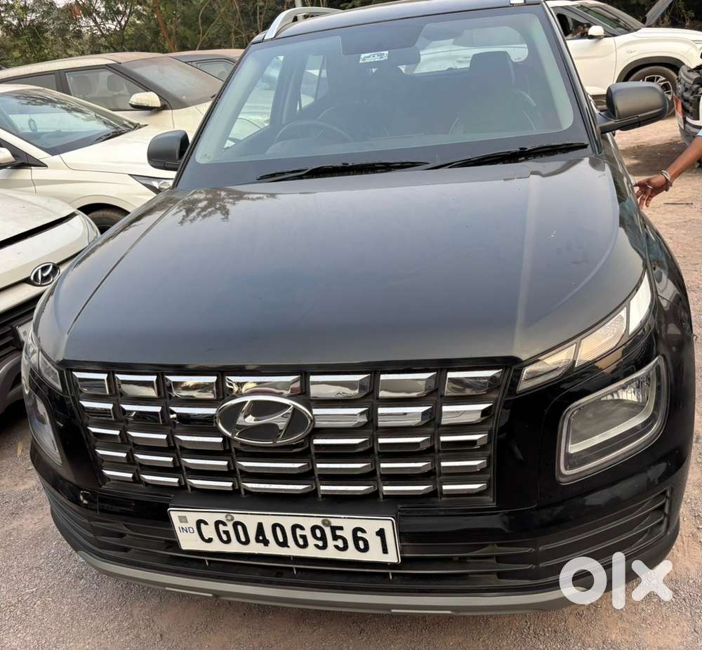 Hyundai Venue 2025 Petrol 11000 Km Driven