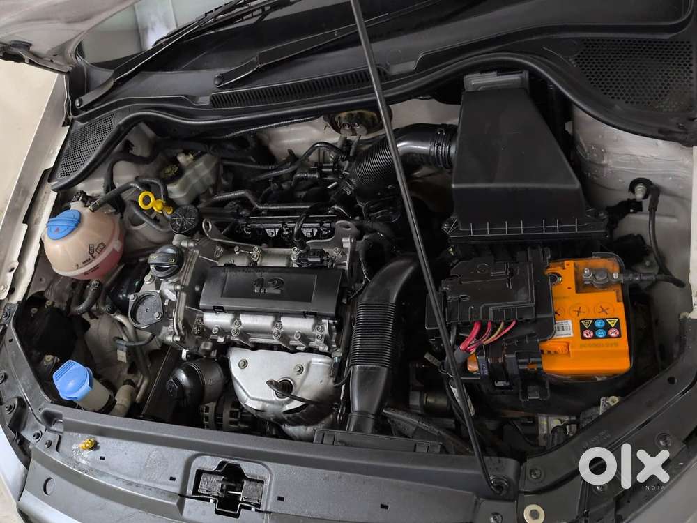 Volkswagen Polo Petrol Highline 1.2l, 2015, Petrol