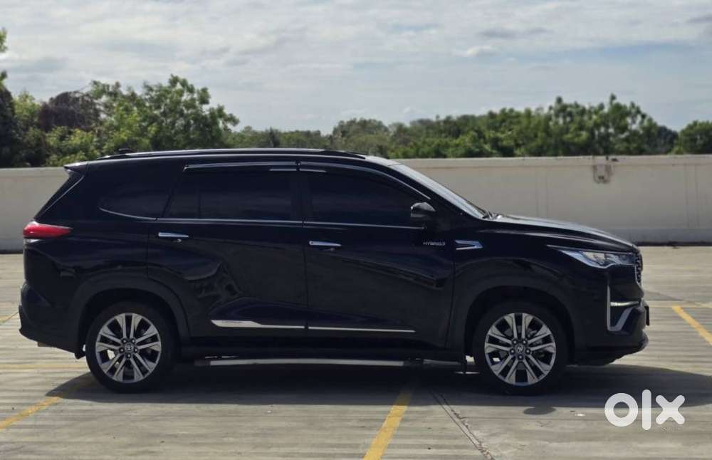 Toyota Innova Hycross 2.0 Zx Hybrid 7 Str, 2023, Petrol