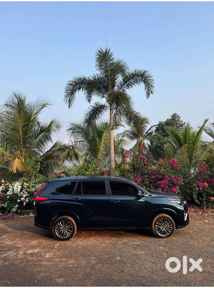 Toyota Innova Hycross Petrol 2024
