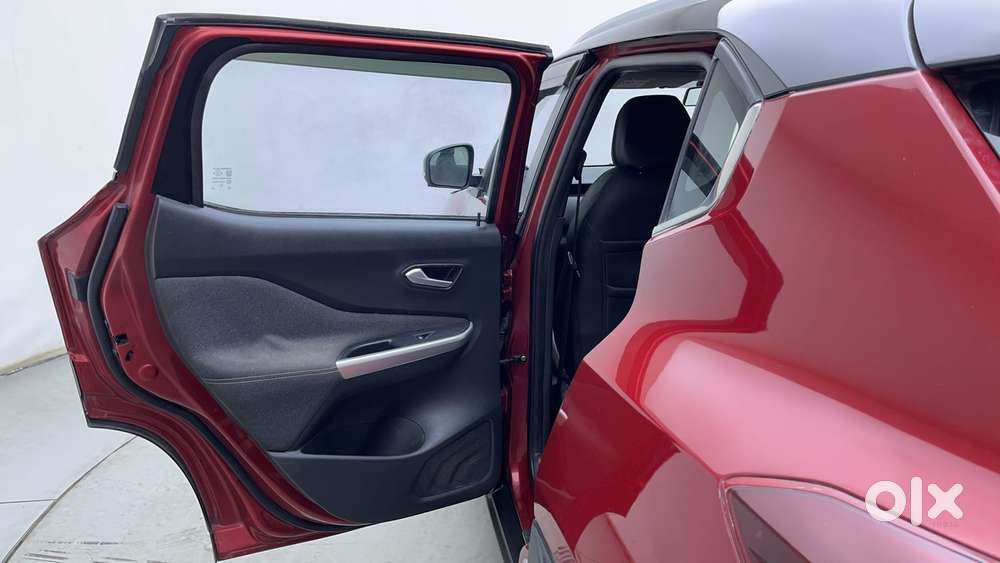Nissan Magnite 1.0 Xv Premium Dual Tone, 2023, Petrol