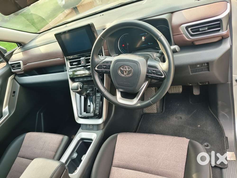Toyota Innova Hycross 2.0 Vx Hybrid 7 Str, 2023, Petrol