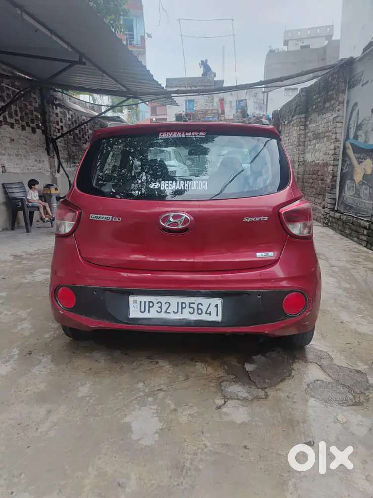 Hyundai Grand I10 Sports 2nd Top Model In Red Colour