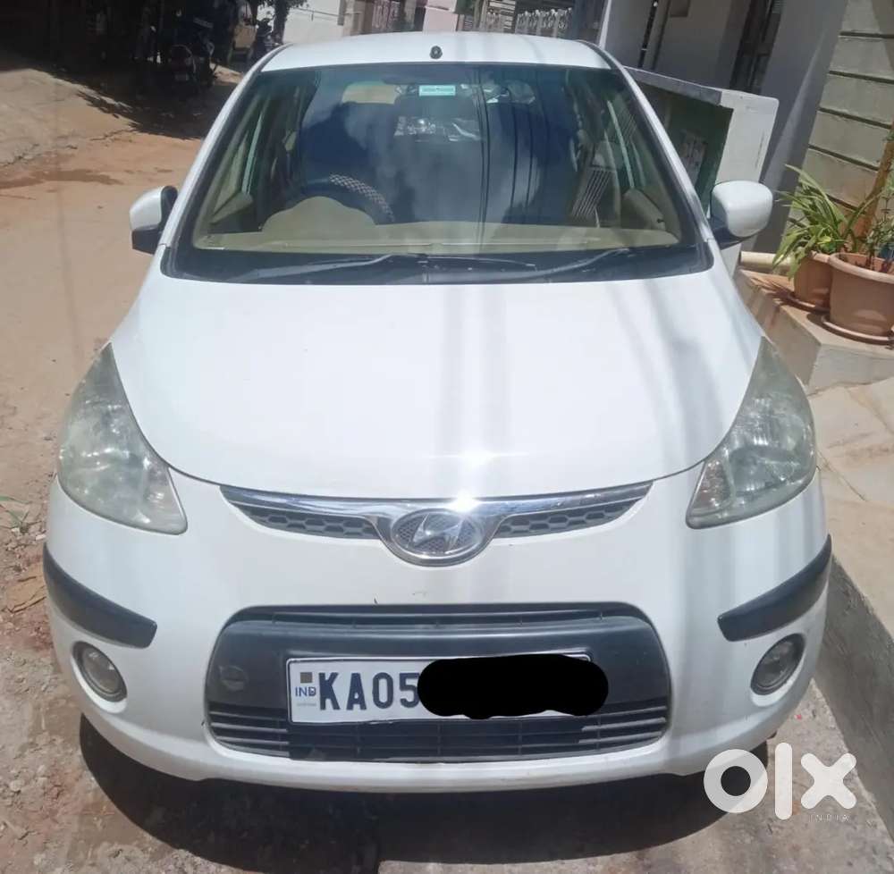 Hyundai I10/ 2009/petrol/white/92,000 Kms/ Call (8x1x2x3x1x3x8x8x2x1)
