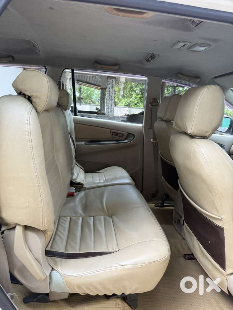Toyota Innova 2.5 G (diesel) 8 Seater, 2009, Diesel