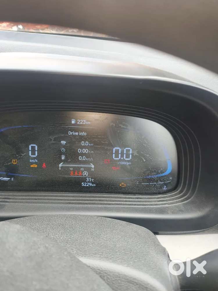 Hyundai Venue 2025 Petrol 5500 Km Driven
