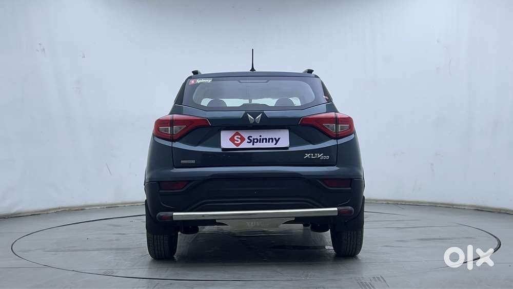 Mahindra Xuv300 1.2 W6 Amt Petrol, 2023, Petrol