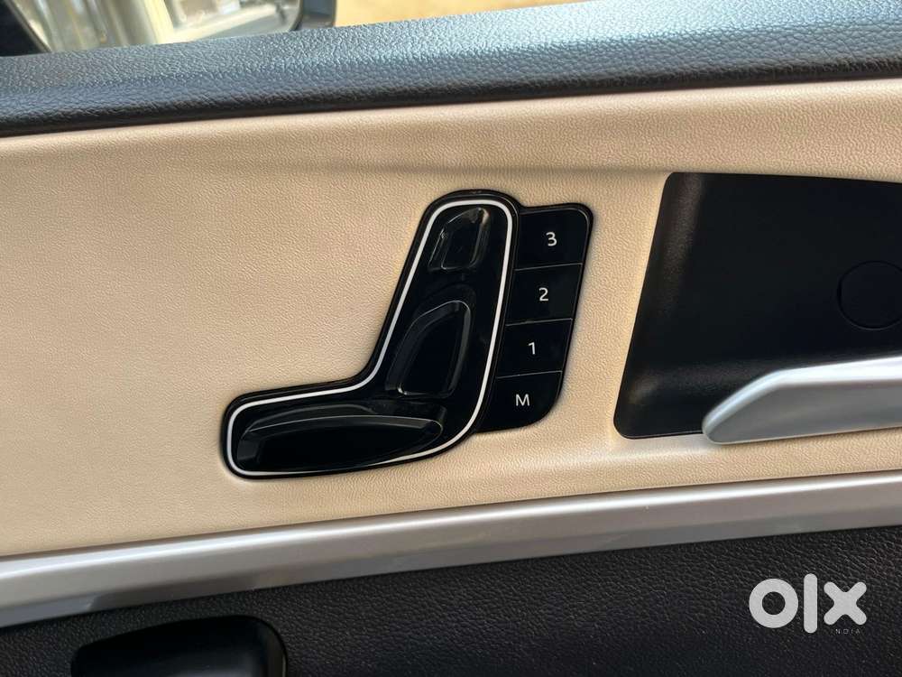 Mahindra Xuv700 2.0 Ax 7 Petrol At Luxury Pack Str, 2022, Petrol