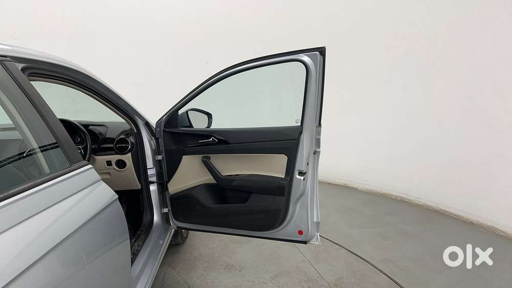 Skoda Slavia Ambition 1.0l Tsi At, 2022, Petrol