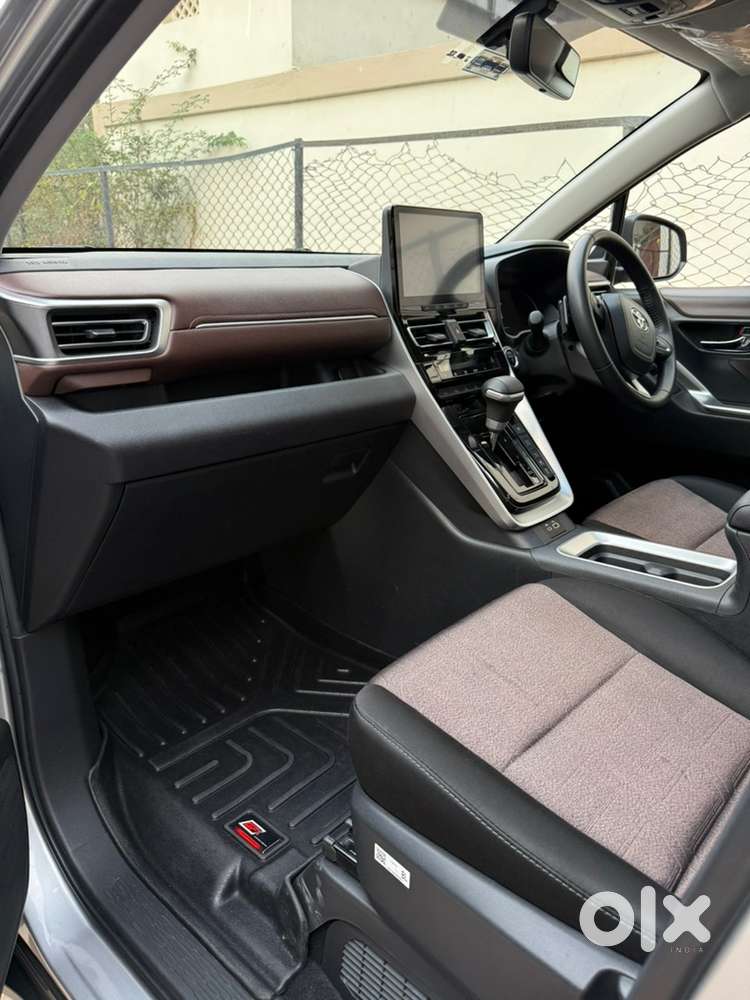 Toyota Innova Hycross 2023 Petrol 53000 Km Driven