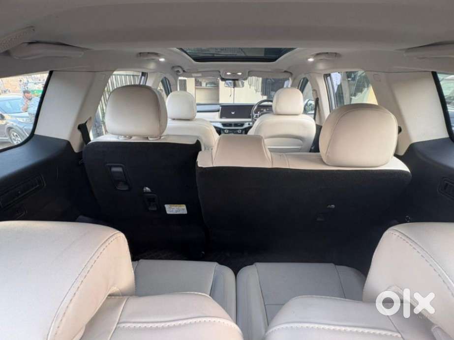 Mahindra Xuv700 Ax7l 6 Str At, 2023, Petrol