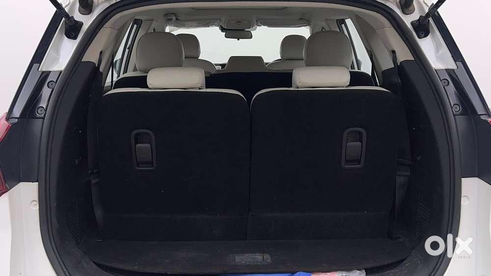 Mahindra Xuv700 2.0 Ax 7 Petrol Mt Str, 2022, Petrol