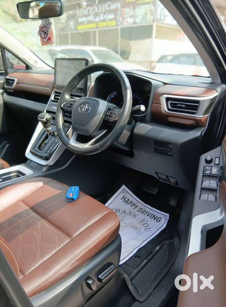 Toyota Innova Hycross 2.0 Zx Hybrid 7 Str, 2023, Petrol