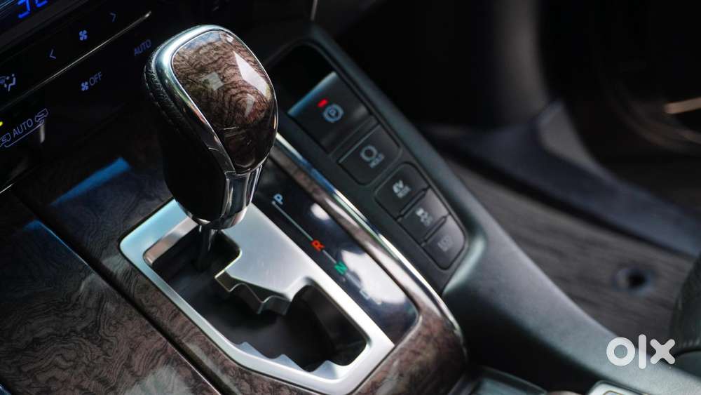 Toyota Vellfire 2.5 Executive Lounge, 2021, Petrol