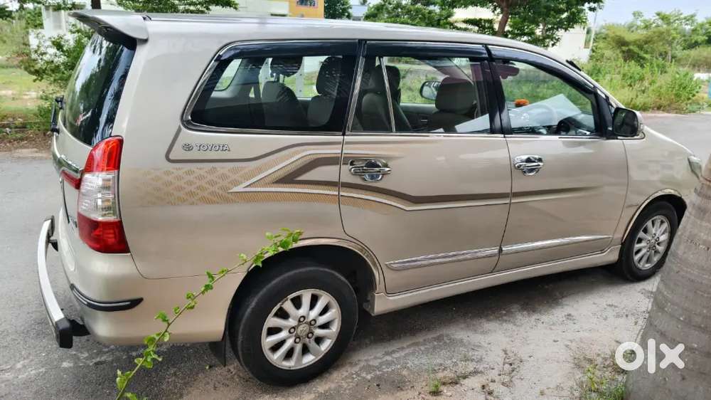 Toyota Innova 2.5 V 2014