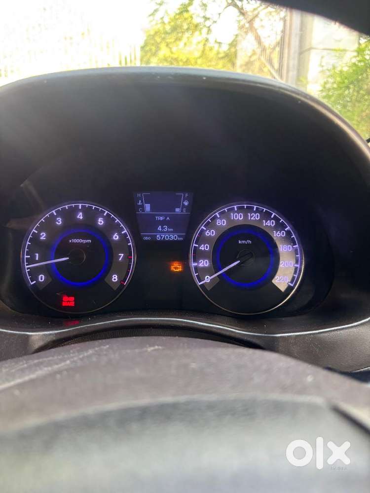 Hyundai Verna Fluidic 1.6 Vtvt Sx, 2012, Petrol