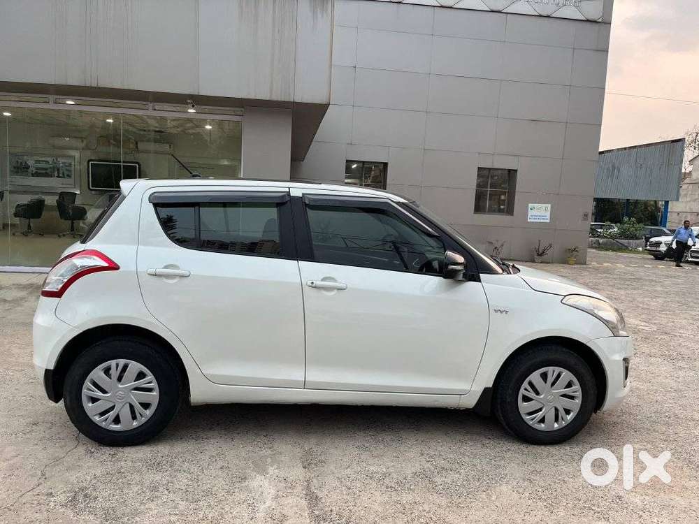 Maruti Suzuki Swift Vxi 1.2 Abs Bs-iv, 2017, Petrol