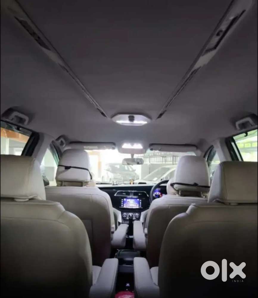 Mahindra Marazzo M8 2018