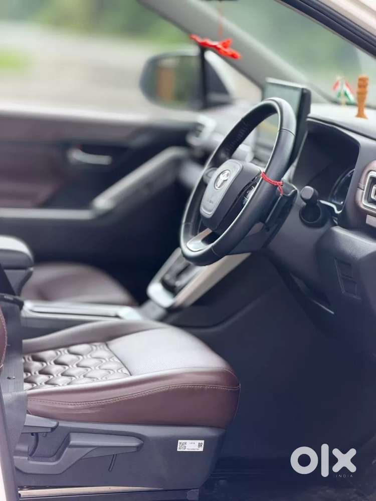 Toyota Innova Hycross 2.0 Vx (o) Hybrid 7 Str, 2025, Petrol