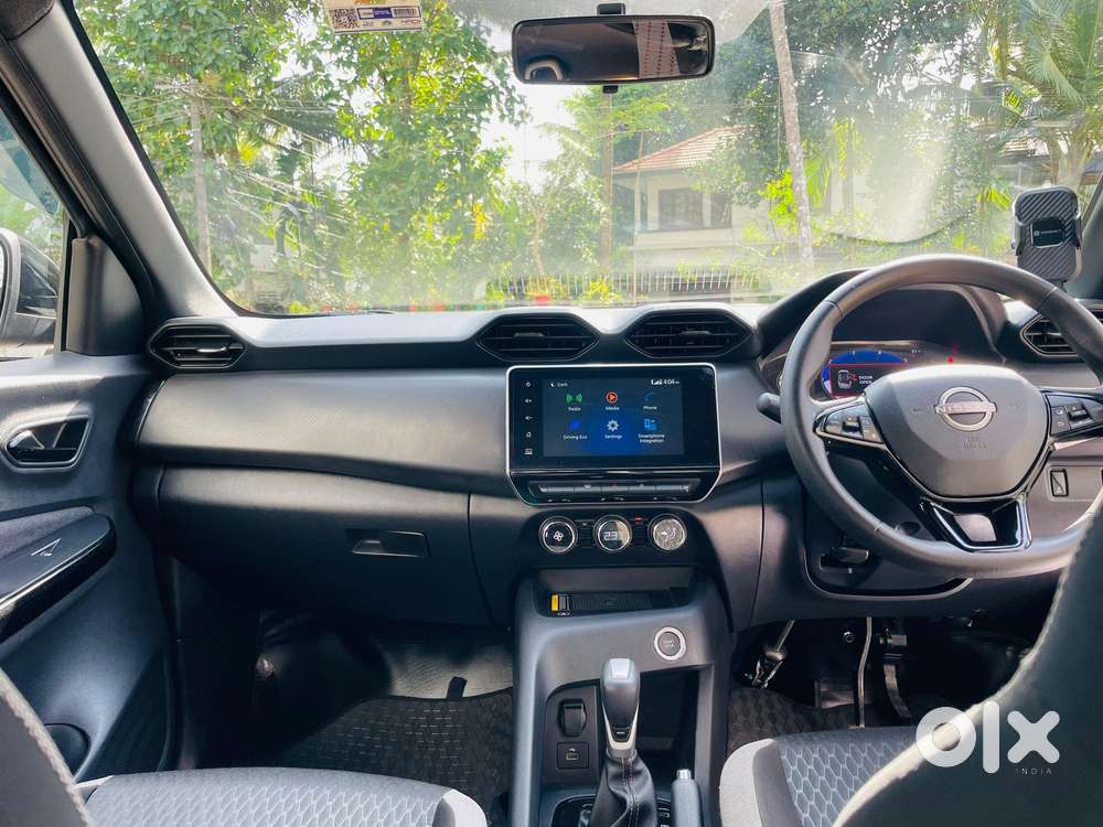 Nissan Magnite Kuro Edition Petrol Amt, 2024, Petrol