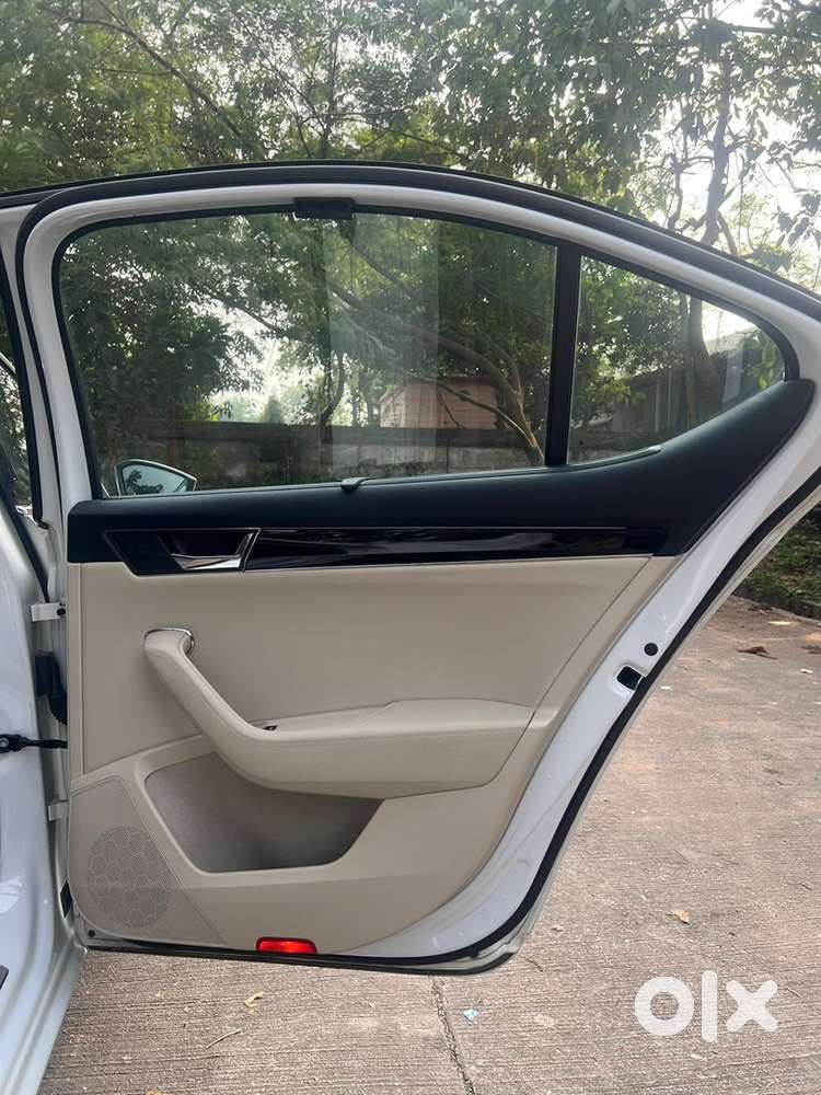 Skoda Superb 2021 Petrol 35000 Km Driven