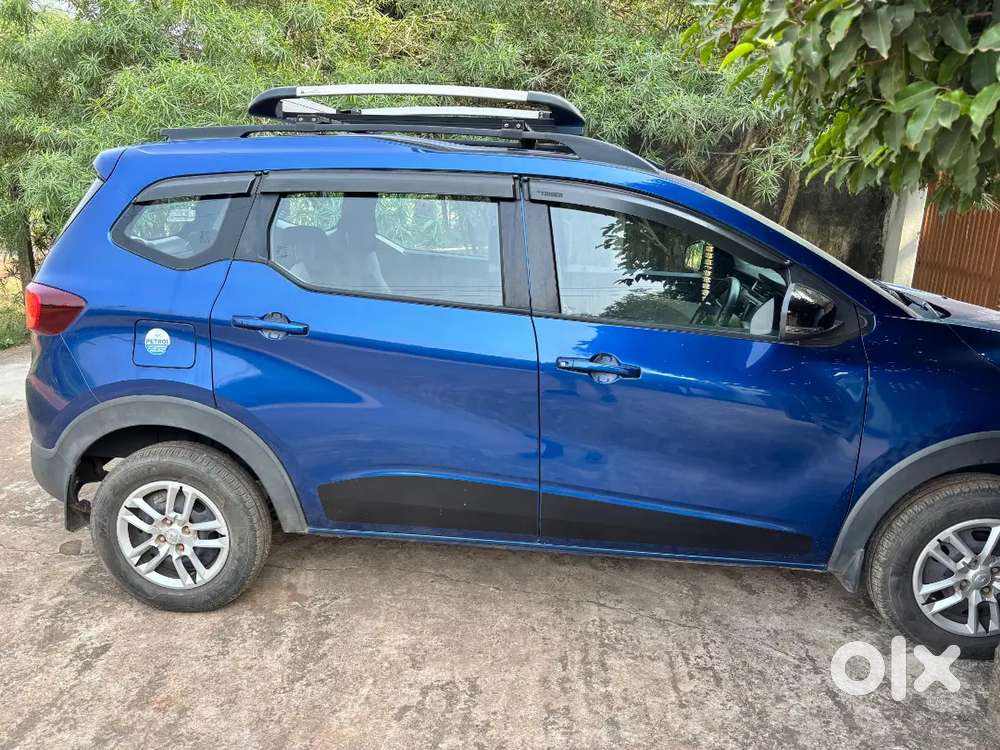 Good Condition 7 Seater Car