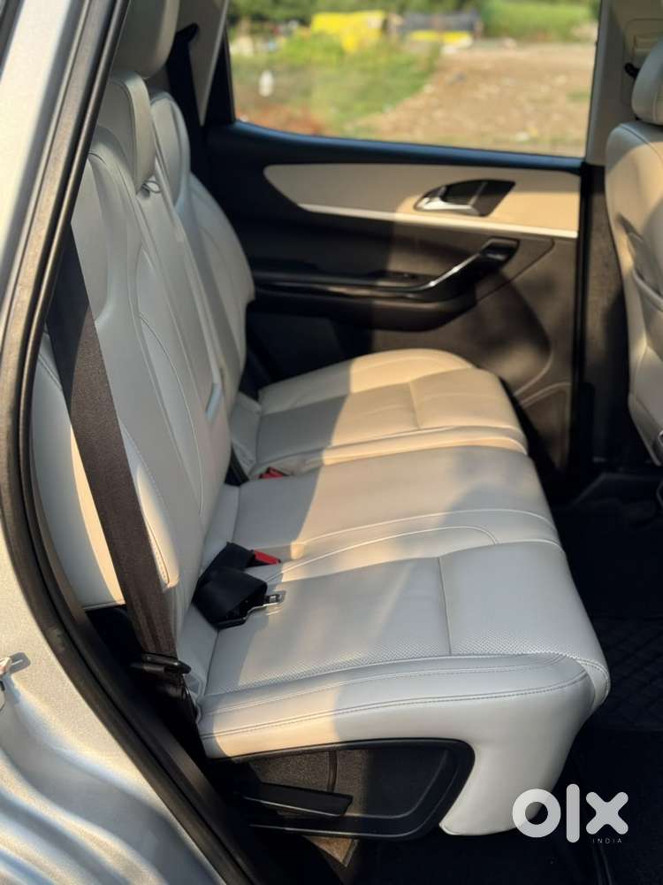 Mahindra Xuv700 Ax7l 6 Str At, 2022, Diesel