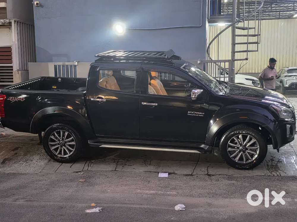 2022 Isuzu V-Cross 2WD AT Z  38600 KM  Auto Diesel  Insurance sep 2027