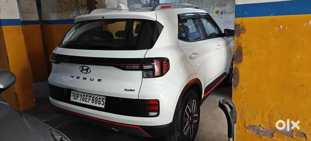 Hyundai Venue 2024 Petrol 25000 Km Driven Noida
