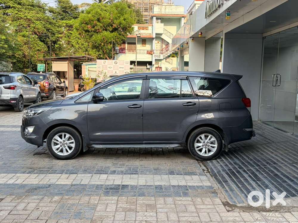 Toyota Innova Crysta [2016-2020] 2.4 Gx At 8 Str, 2017, Diesel